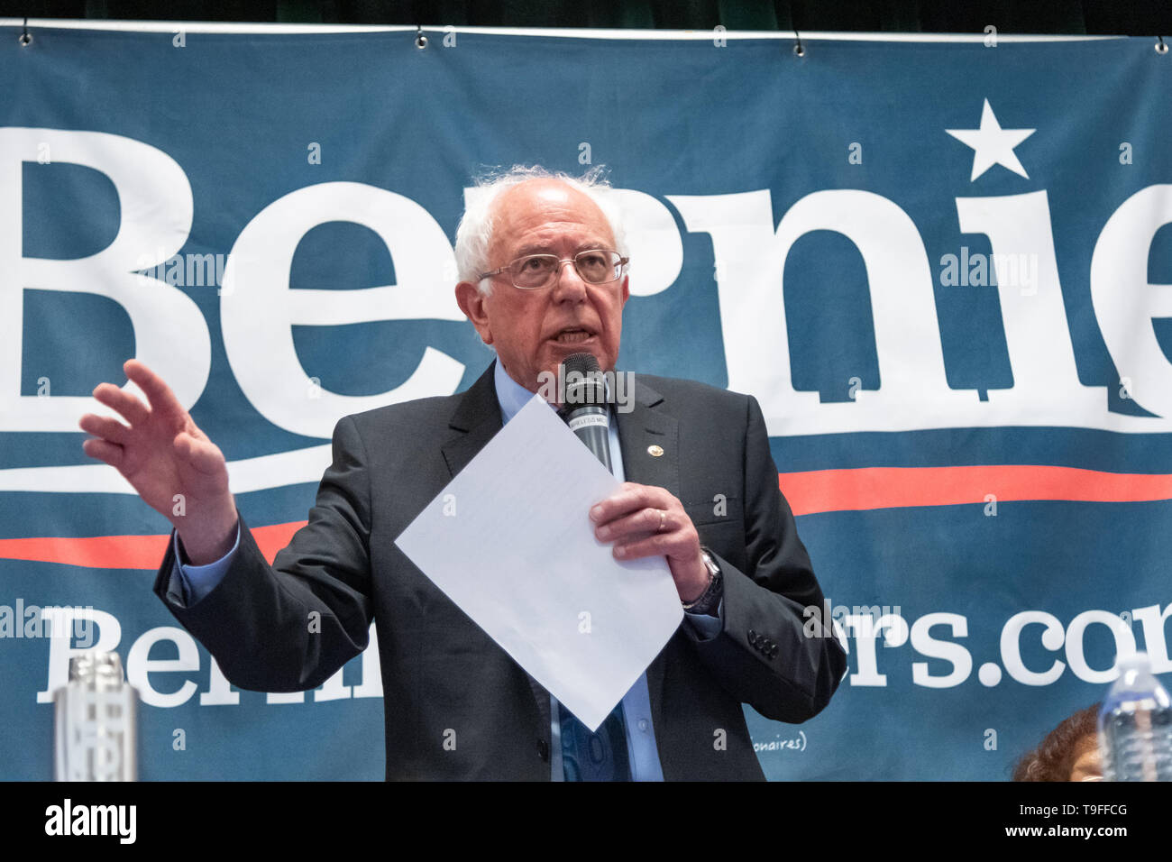 Paris, France. 18 mai, 2019. La présidence démocratique Sen. Bernie Sanders discuter de l'eau potable pendant une séance de discussion sur la justice et l'environnement 18 mai 2019, au Danemark, en Caroline du Sud. La petite ville rurale a l'eau du robinet dangereuse en raison de produits chimiques agricoles et industriels. Credit : Planetpix/Alamy Live News Banque D'Images