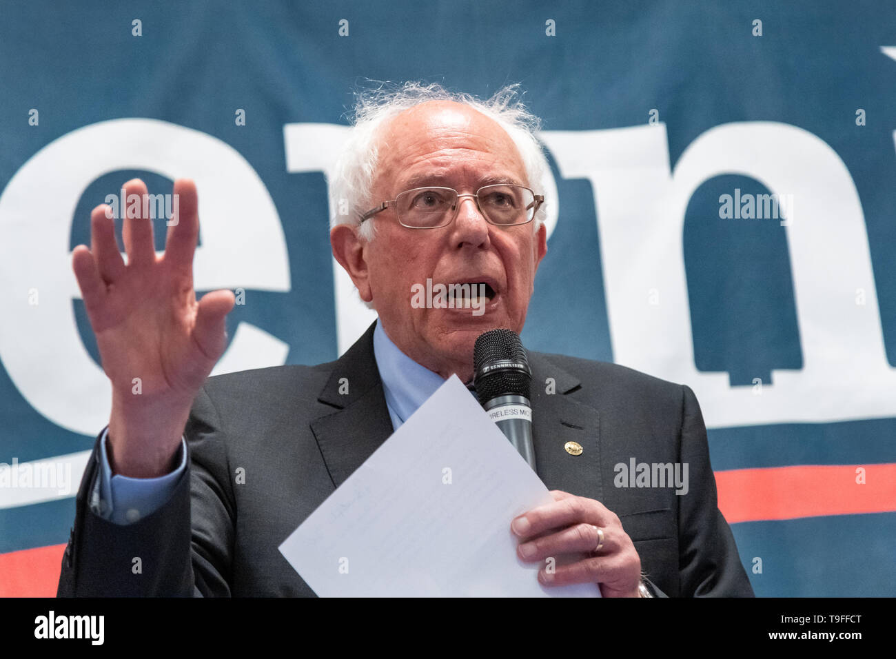 Paris, France. 18 mai, 2019. La présidence démocratique Sen. Bernie Sanders discuter de l'eau potable pendant une séance de discussion sur la justice et l'environnement 18 mai 2019, au Danemark, en Caroline du Sud. La petite ville rurale a l'eau du robinet dangereuse en raison de produits chimiques agricoles et industriels. Credit : Planetpix/Alamy Live News Banque D'Images