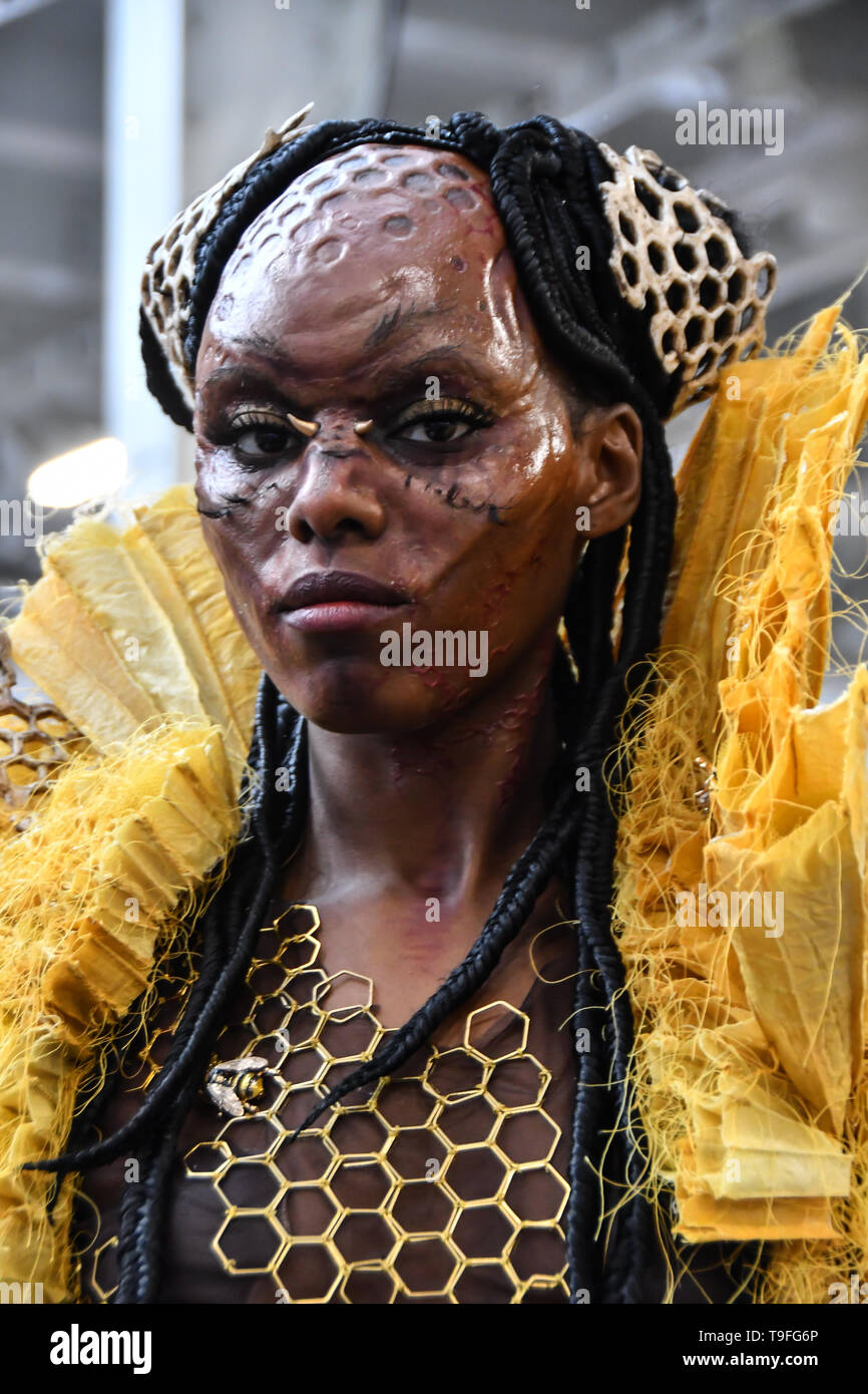 Londres, Royaume-Uni. 18 mai, 2019. Dunia , Abdi,reine des abeilles , Mothermorphosis,Ida Astero Welle : Crédit photo Capital/Alamy Live News Banque D'Images