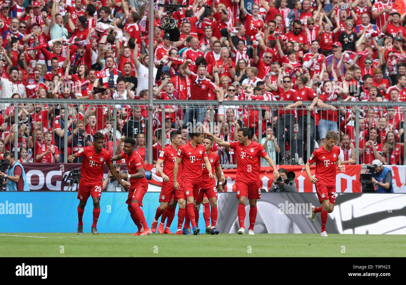 FC Bayern M/ünchen Tasse Signature 2018//19