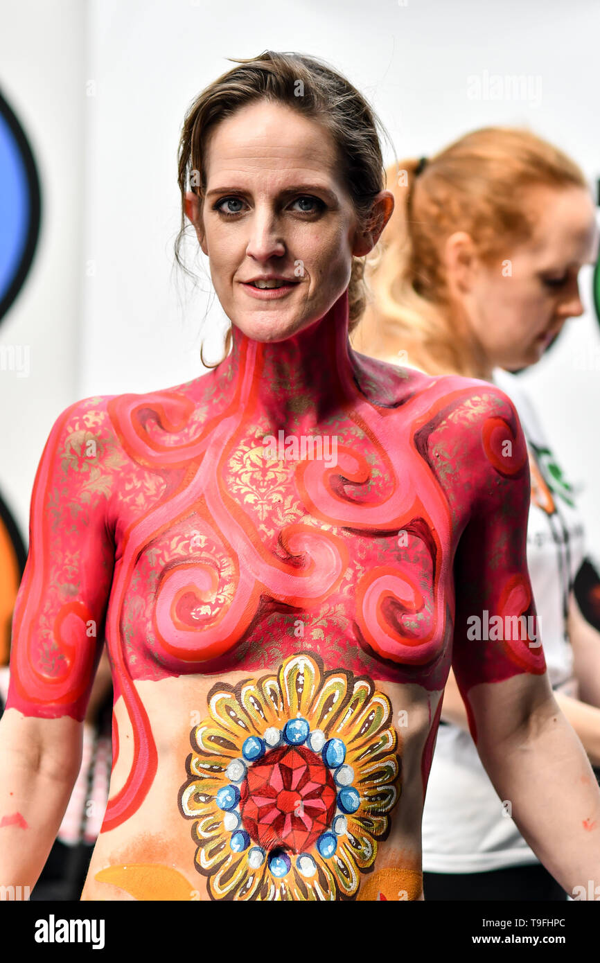 Londres, Royaume-Uni. 18 mai, 2019. Des exposants et des maquilleurs du monde entier lors d'IMATS Londres le 18 mai 2019, Londres, Royaume-Uni. Credit Photo : Alamy/Capital Live News Banque D'Images