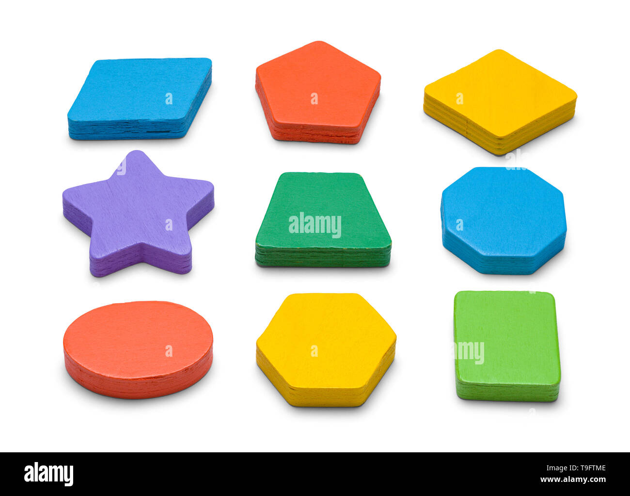 Bloc de bois colorés de formes isolé sur fond blanc. Banque D'Images