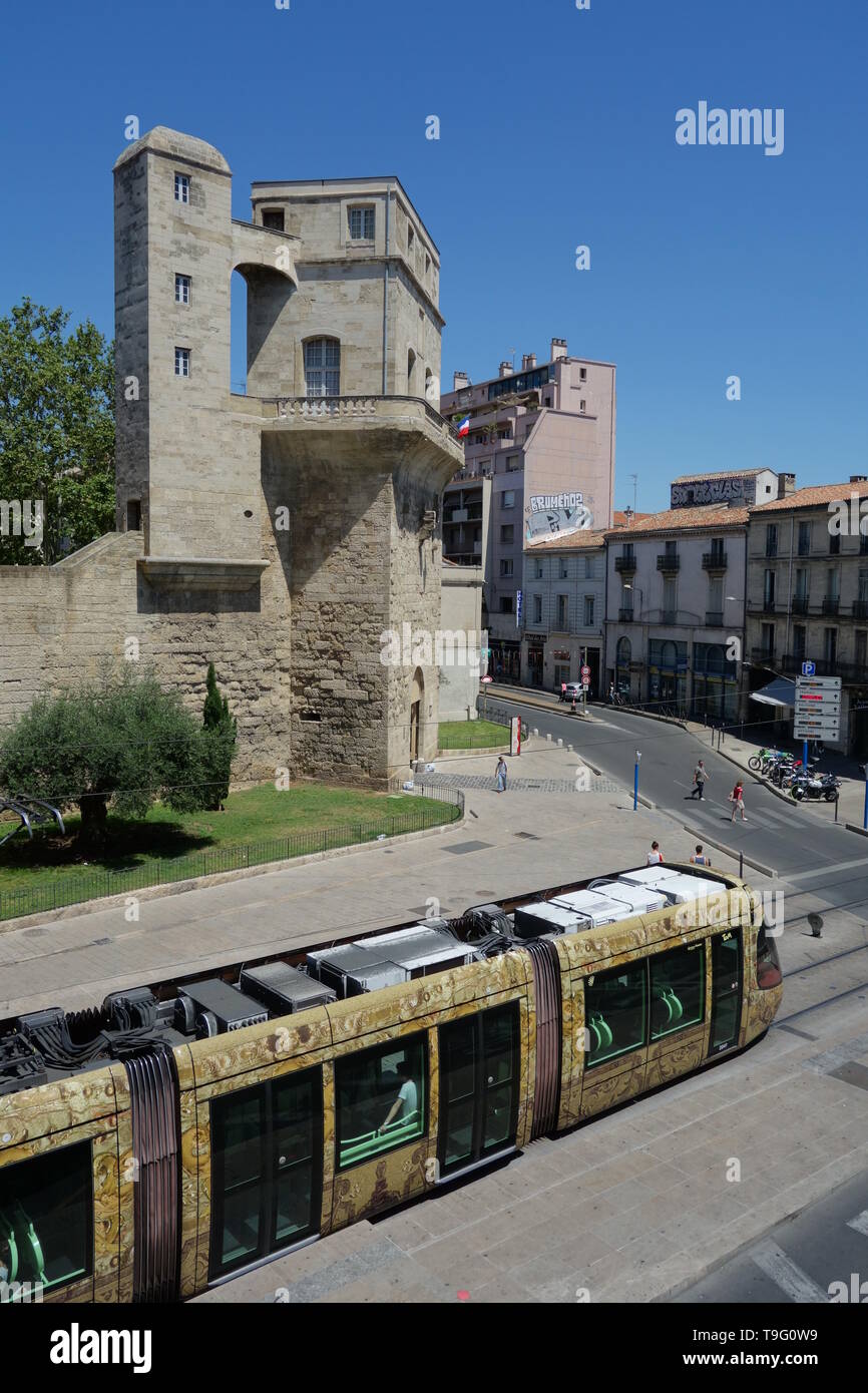 Montpellier, tramway moderne Linie 4, Fahrzeugdesign von Christian Lacroix - Montpellier, la ligne 4 du tramway moderne, design par Christian Lacroix, l'Observat Banque D'Images