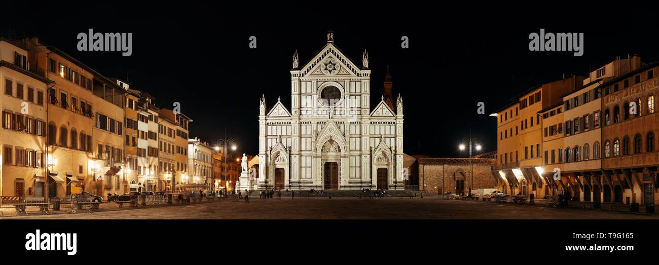 Basilique Santa Croce est connu sous le nom de Temple de la gloire et l'italien est la sépulture pour certains des plus illustres italiens. Banque D'Images