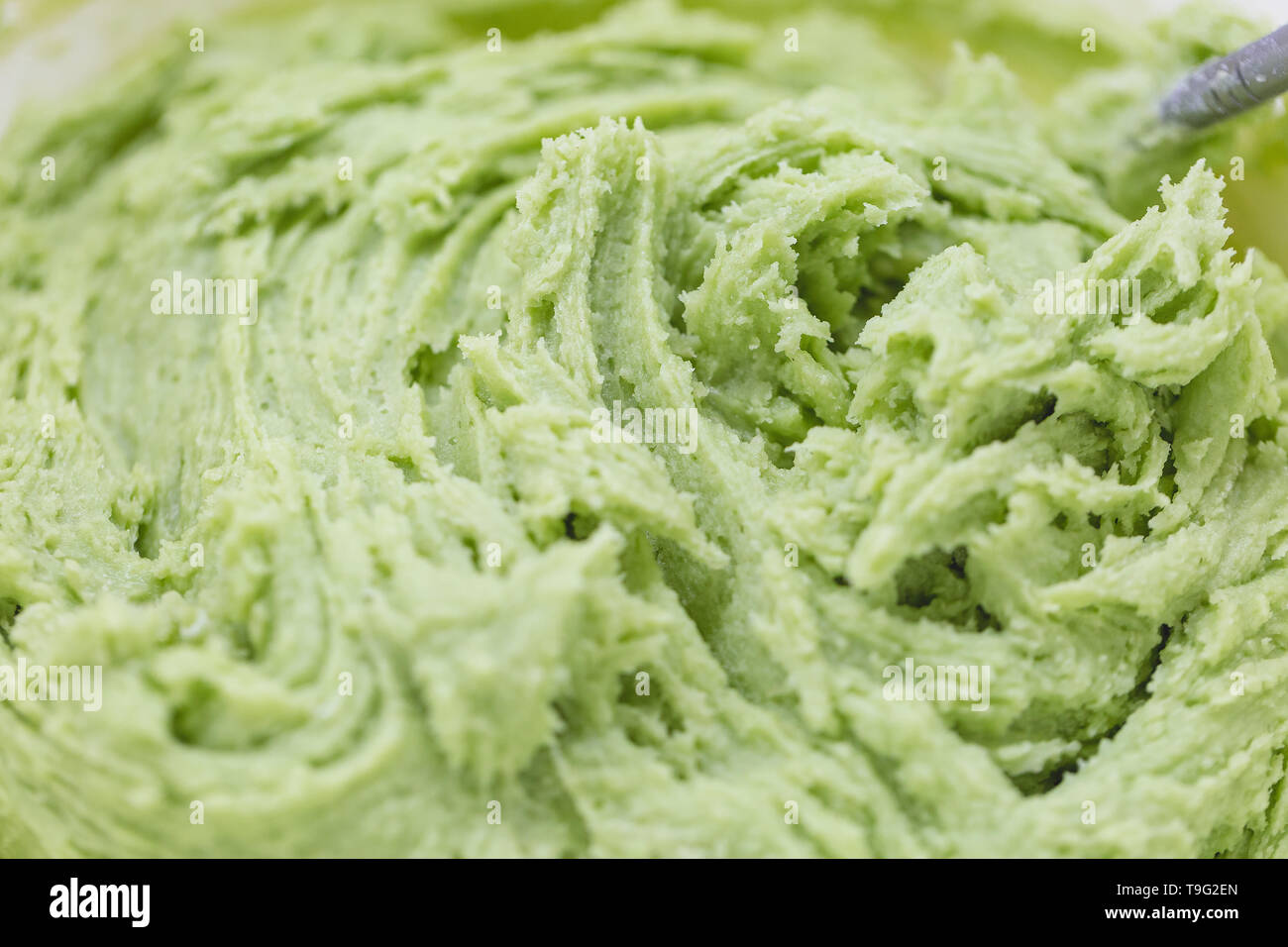 Close up sur la pâte à biscuit vert. Saint Patricks Day et Pâques le bicarbonate de concept. Haut de la vue, télévision lay, copiez l'espace. Banque D'Images