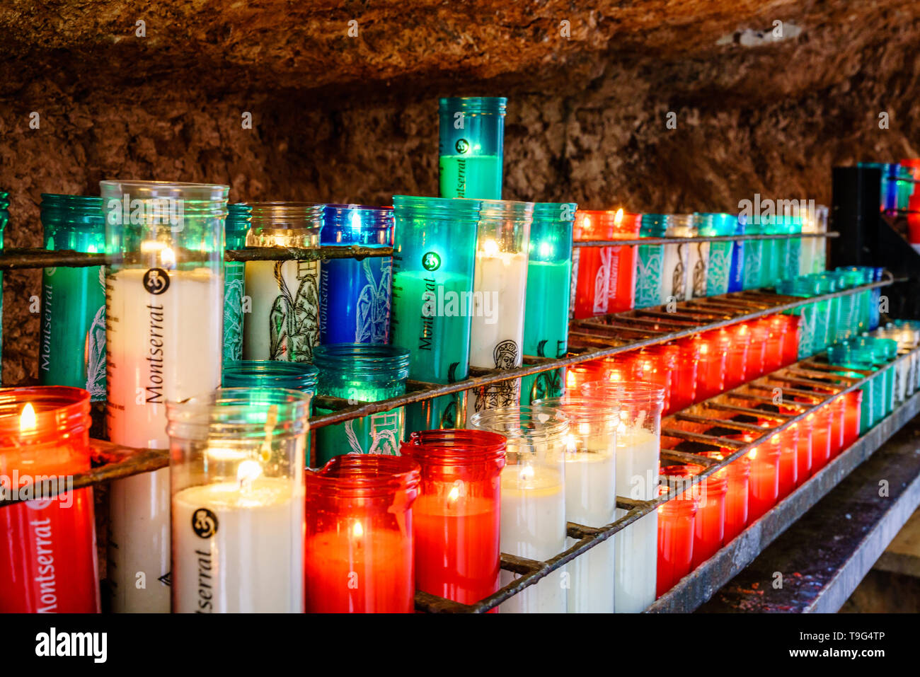 Montserrat, Espagne, le 23 avril 2017 : bougies de prière dans le monastère de Santa Maria de Montserrat Banque D'Images