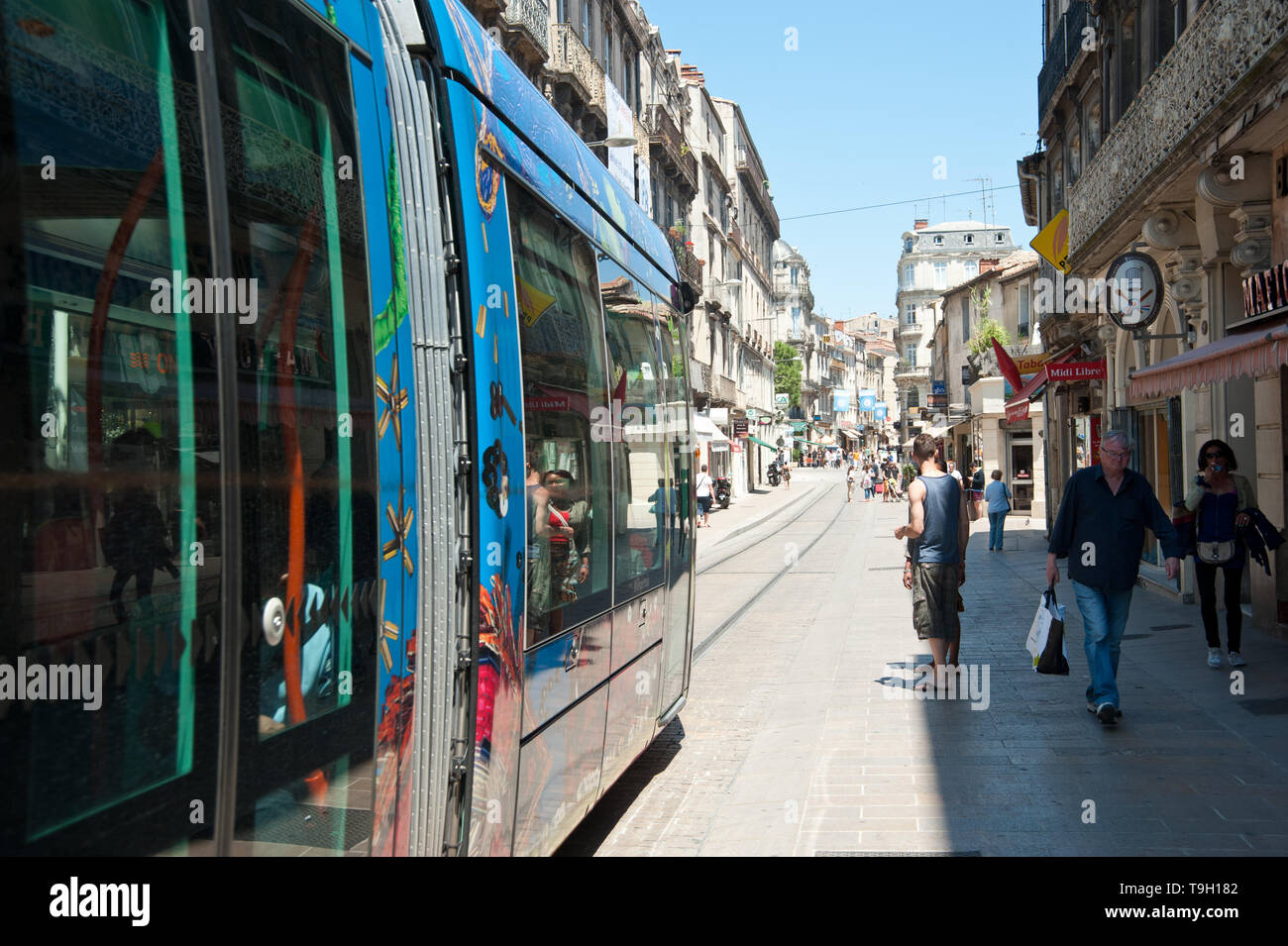 Montpellier, tramway moderne Linie 3, Fahrzeugdesign von Christian Lacroix - Montpellier, la ligne 3 du tramway moderne, design par Christian Lacroix, l'Observat Banque D'Images