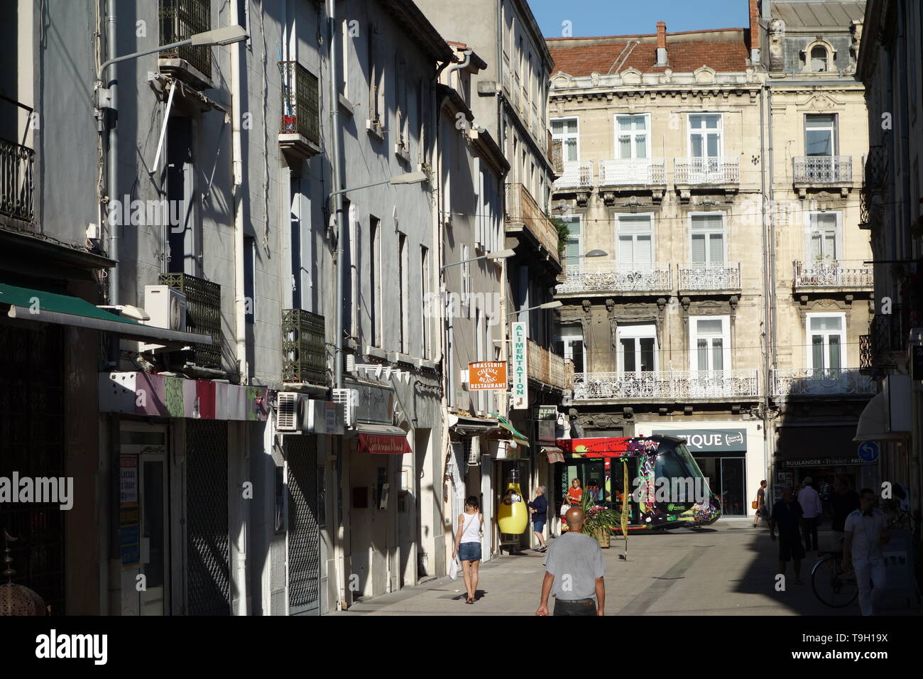 Montpellier, tramway moderne Linie 3, Fahrzeugdesign von Christian Lacroix - Montpellier, la ligne 3 du tramway moderne, design par Christian Lacroix, l'Observat Banque D'Images