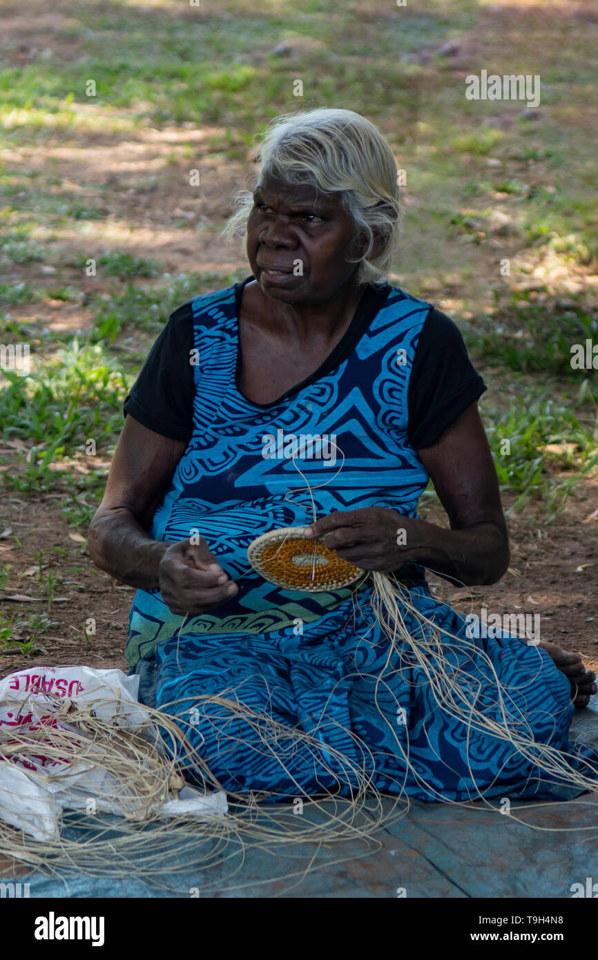 Francois d'artiste créateur, Nguiu, l'île Bathurst, NT Banque D'Images