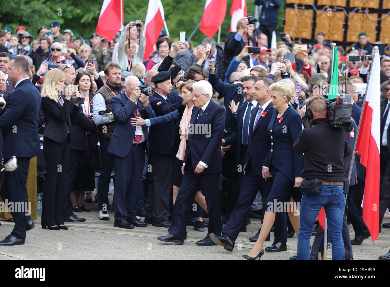 Cassino, Italie - 18 mai 2019 : l'entrée du président de la République Sergio Mattarella salué par le président polonais Andrzej Duda et son épouse au cimetière militaire polonais pour les célébrations à l'occasion du 75e anniversaire de la bataille de Montecassino Banque D'Images