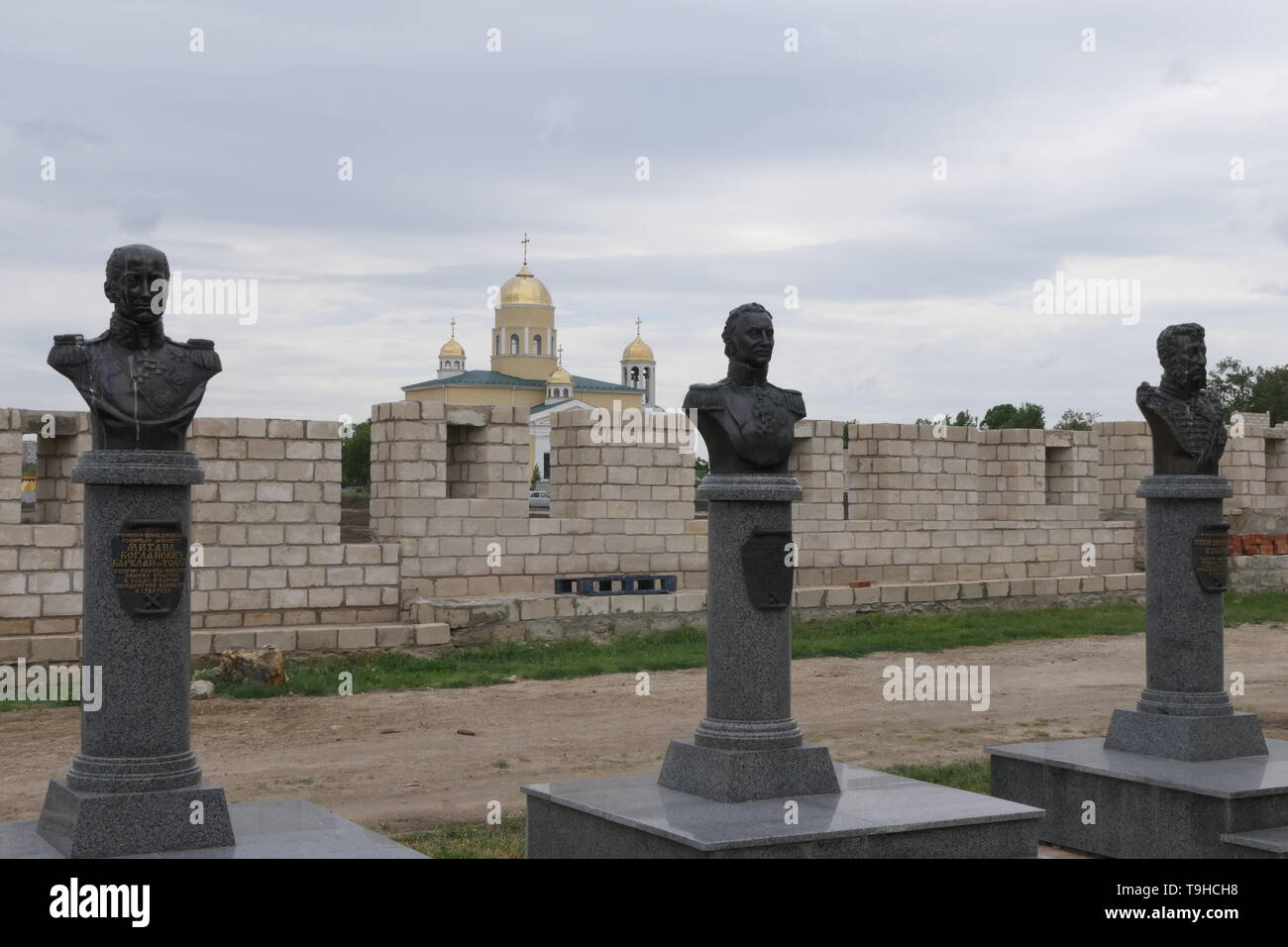 Des statues en face de la forteresse de Bender Bender, la Transnistrie Banque D'Images