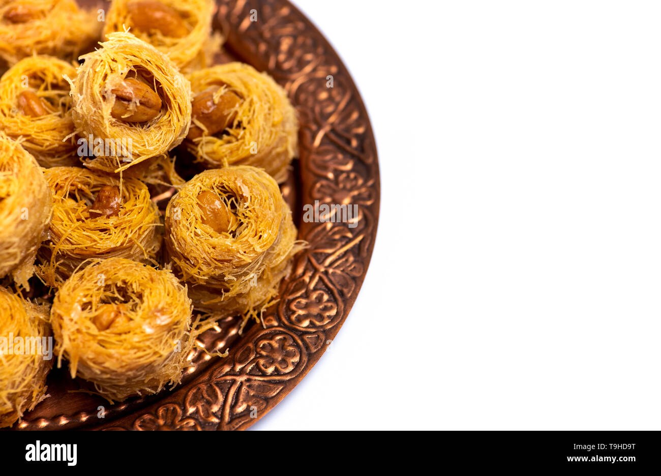 L'arabe kadayif dessert baklava aux noix de cajou isolated Banque D'Images
