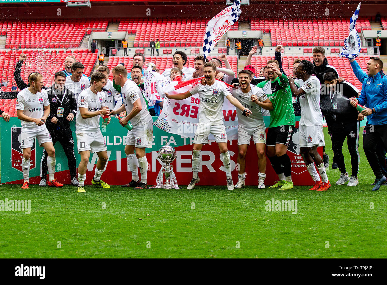 Londres, Royaume-Uni. 19 mai, 2019. The Fylde AFC célébrer remportant le trophée FA Buildbase match entre Leyton Orient et AFC Fylde au stade de Wembley, Londres, le dimanche 19 mai 2019. (Crédit : Alan Hayward | MI News) Credit : MI News & Sport /Alamy Live News Banque D'Images