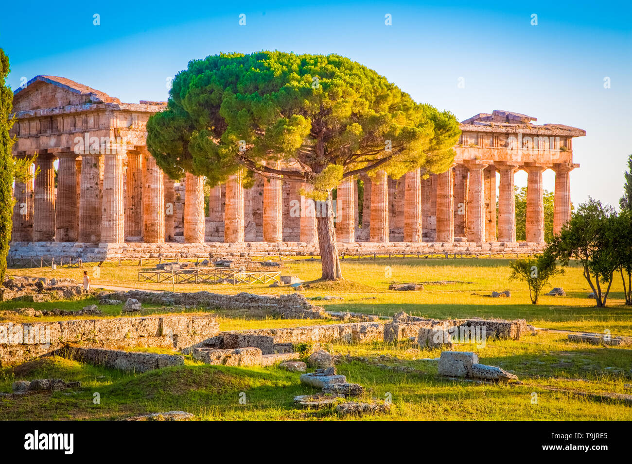Les temples de Paestum Archaeological Site du patrimoine mondial de l'au coucher du soleil, Province de Salerne, Campanie, Italie Banque D'Images