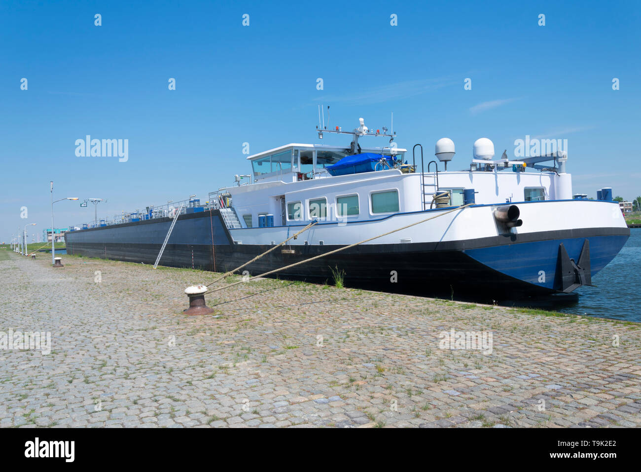 Grand navire sur le quai du port de Terneuzen Belgique Banque D'Images