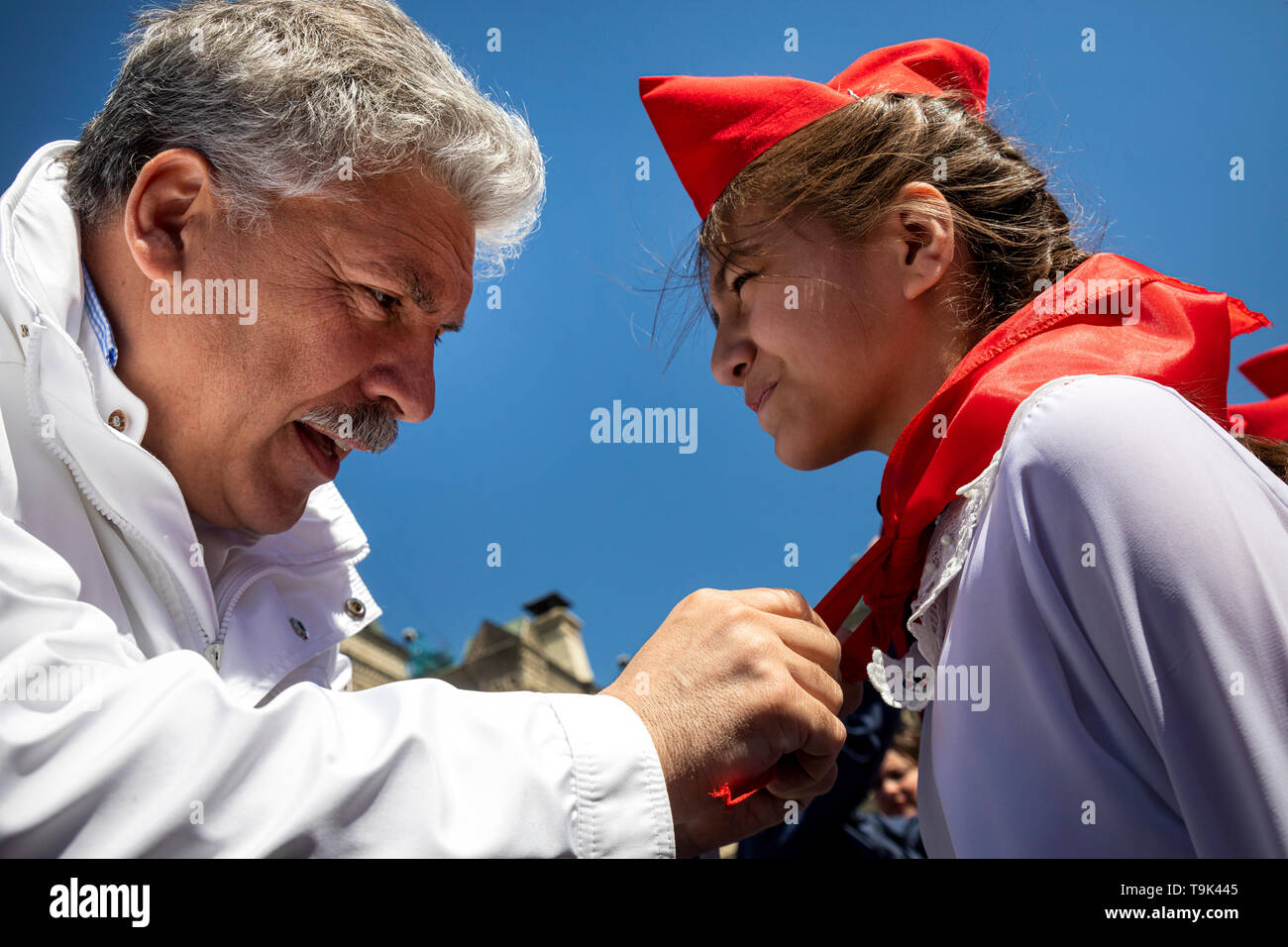 Homme politique du Parti communiste russe Pavel Grudinin pendant un pionnier de la cérémonie à la Place Rouge de Moscou Banque D'Images