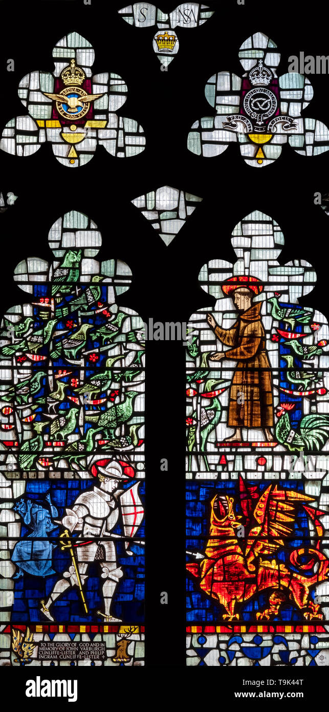 La fenêtre dans memorial Cunliffe-Lister Eglise St Mary, Masham, Yorkshire, UK Banque D'Images