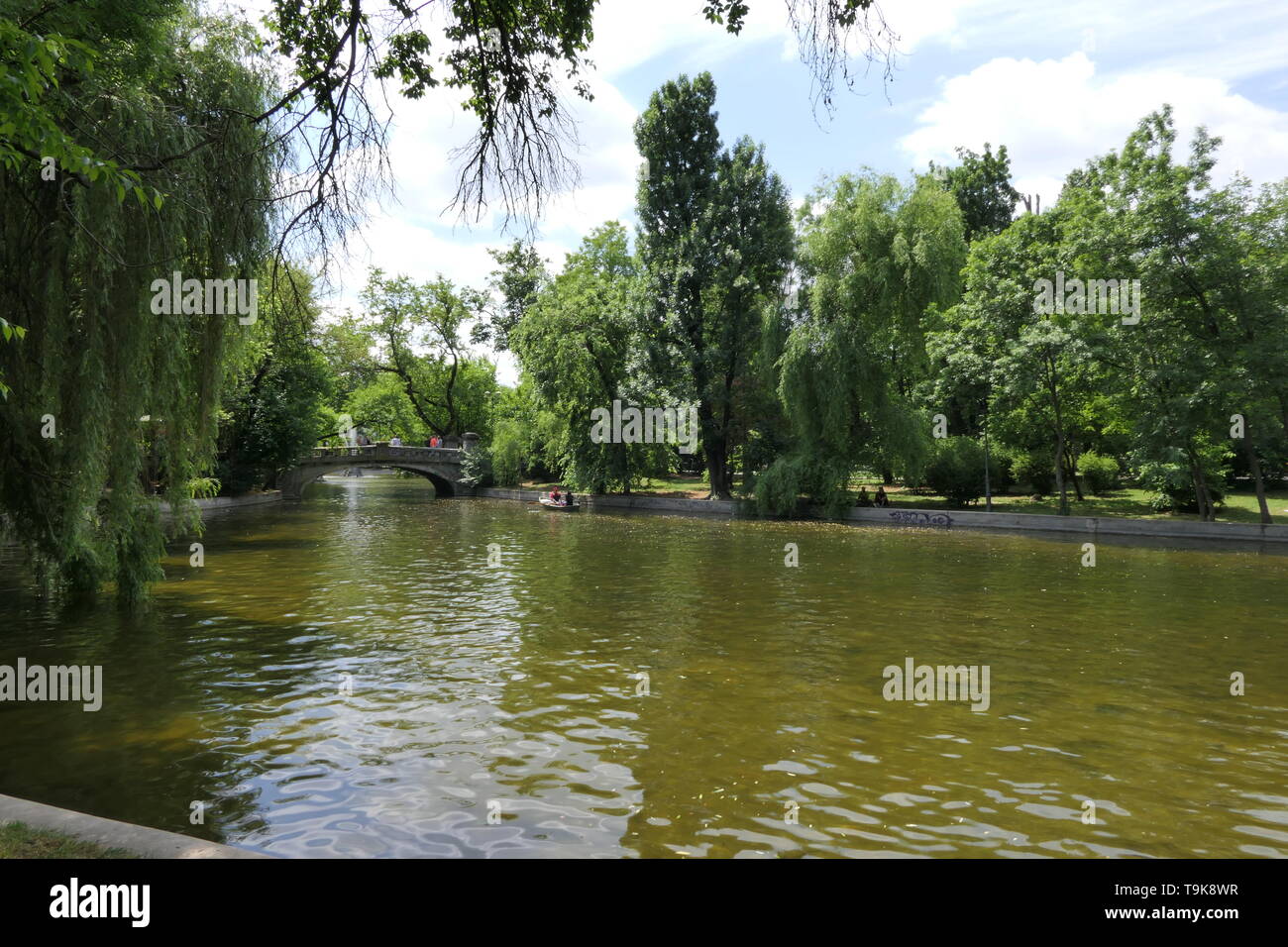 Les jardins ou parc Cismigiu sont un parc public près du centre de Bucarest, Roumanie Banque D'Images