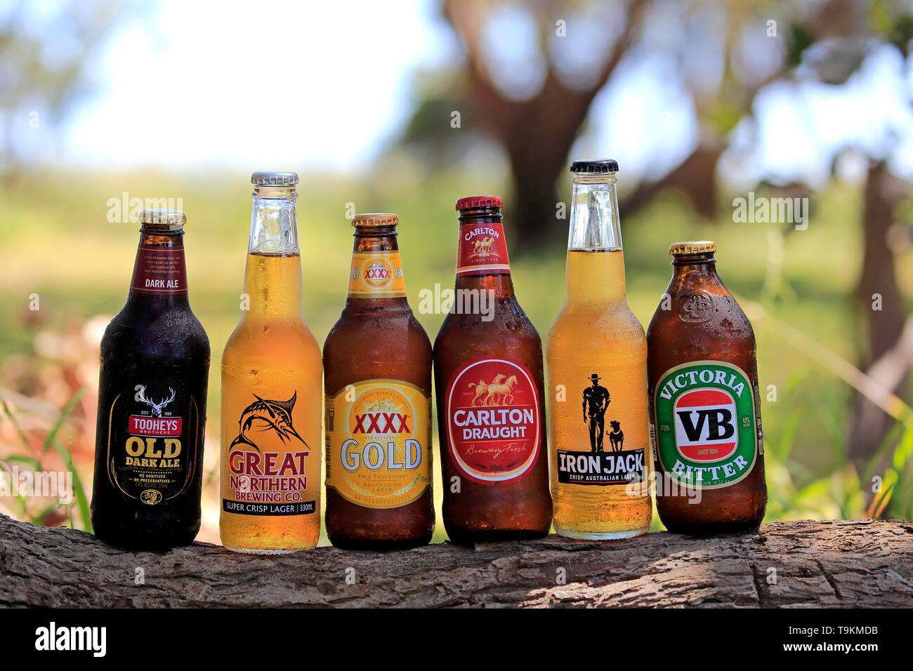 Différentes marques de bière australienne, six bouteilles de bière de