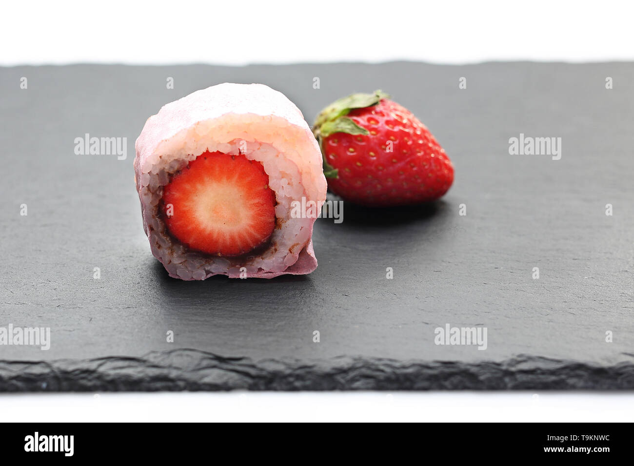 Sushi sucré savoureux fruits, dessert. Composition horizontale Banque D'Images