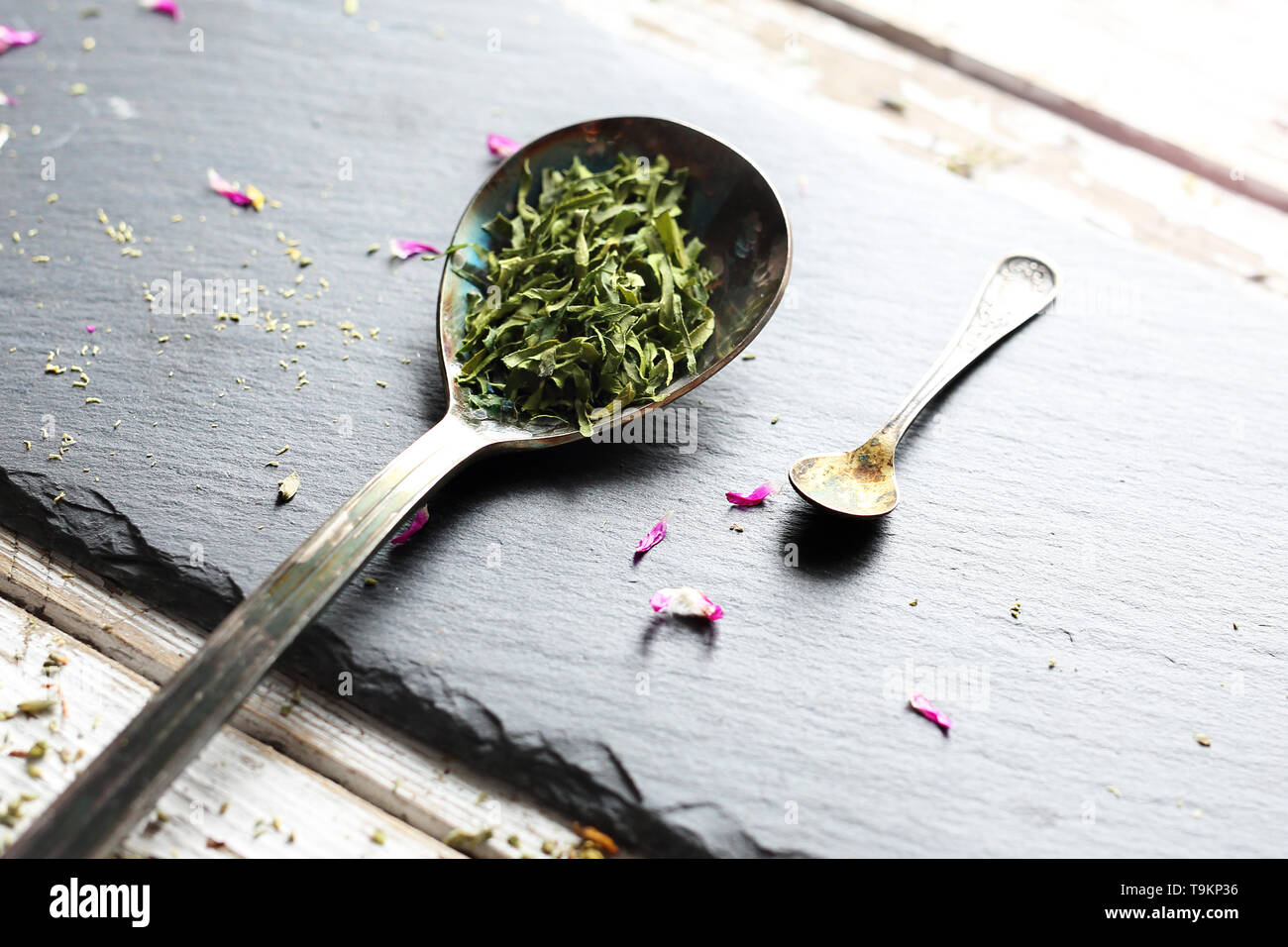 Composition d'herbes séchées. Contexte, composition horizontale avec espace pour texte, vue d'en haut Banque D'Images