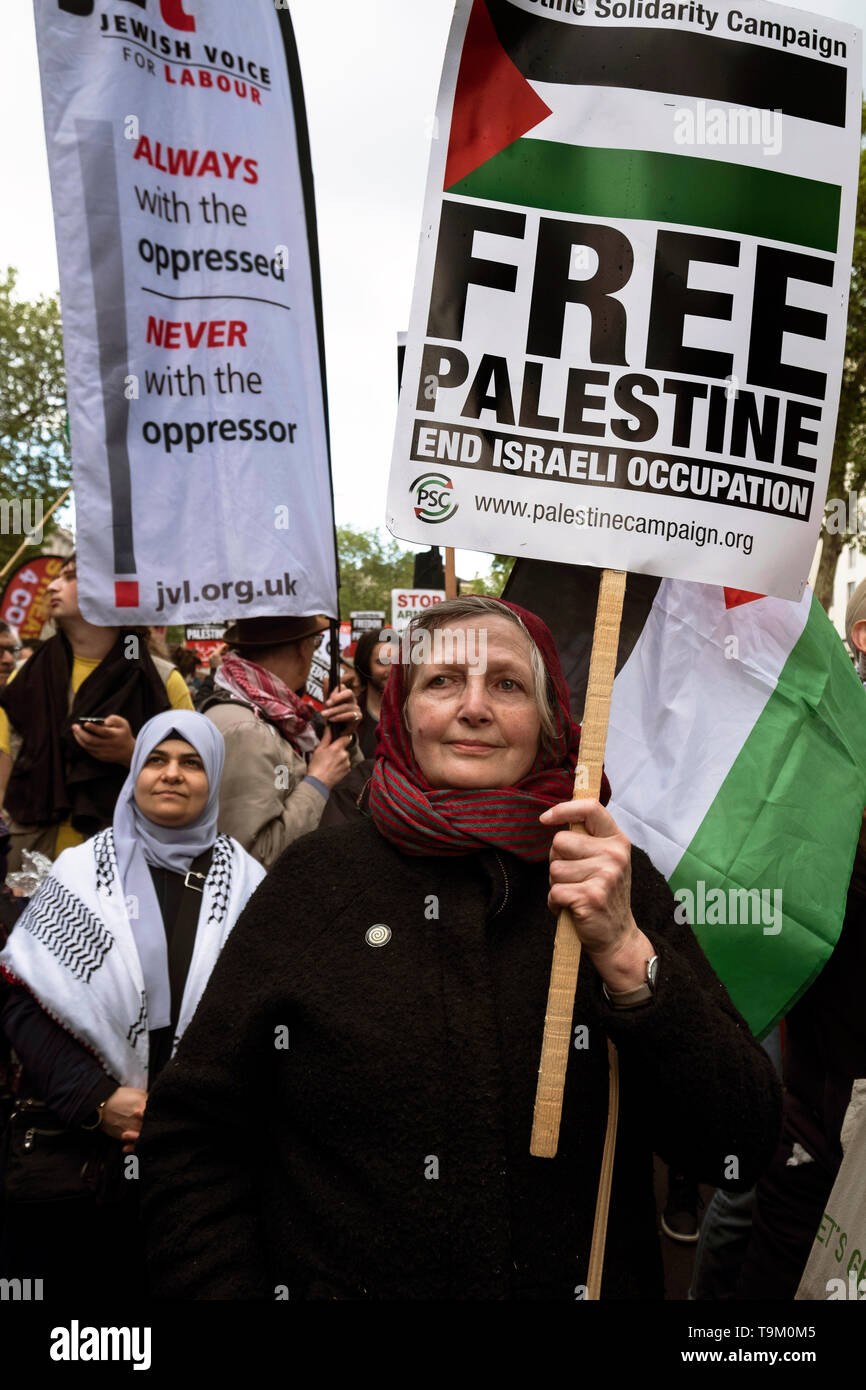 Manifestation palestinienne et rallye à travers le centre de Londres quelques jours avant Jour de la Nakba. La protestation a été appelant à mettre fin à l'oppression israélienne et siège de Gaza et la justice et la reconnaissance des droits des Palestiniens, y compris leur droit au retour. Ils ont demandé aux gens de boycott d'Israël et d'envoyer des dons pour l'aide médicale pour la Palestine. Londres 11 mai 2019 Banque D'Images