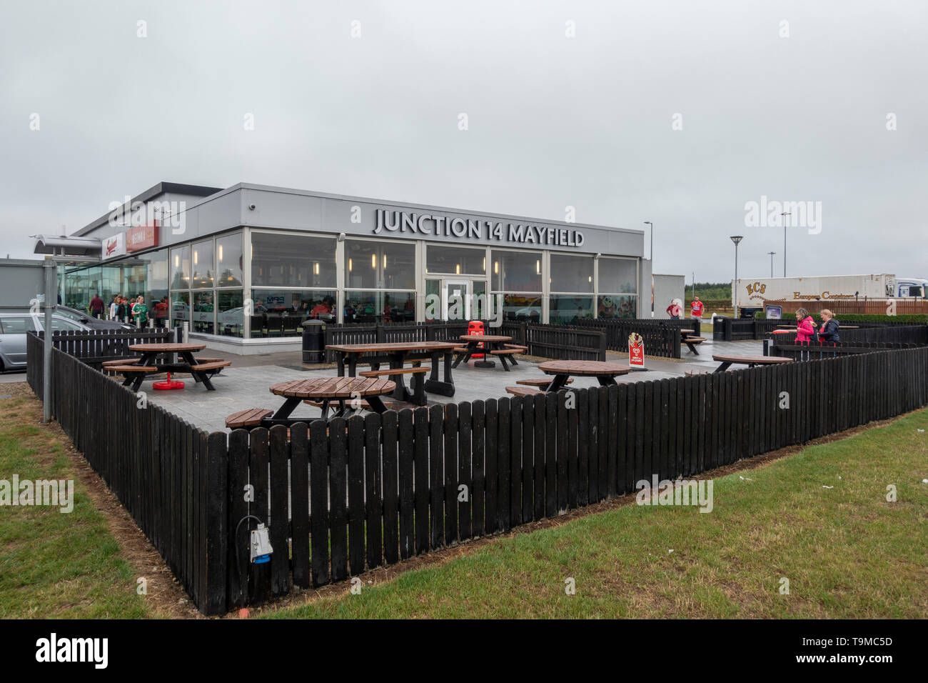 Vue extérieure de la jonction 14 Mayfield M7 station d'autoroute en Irlande. Banque D'Images