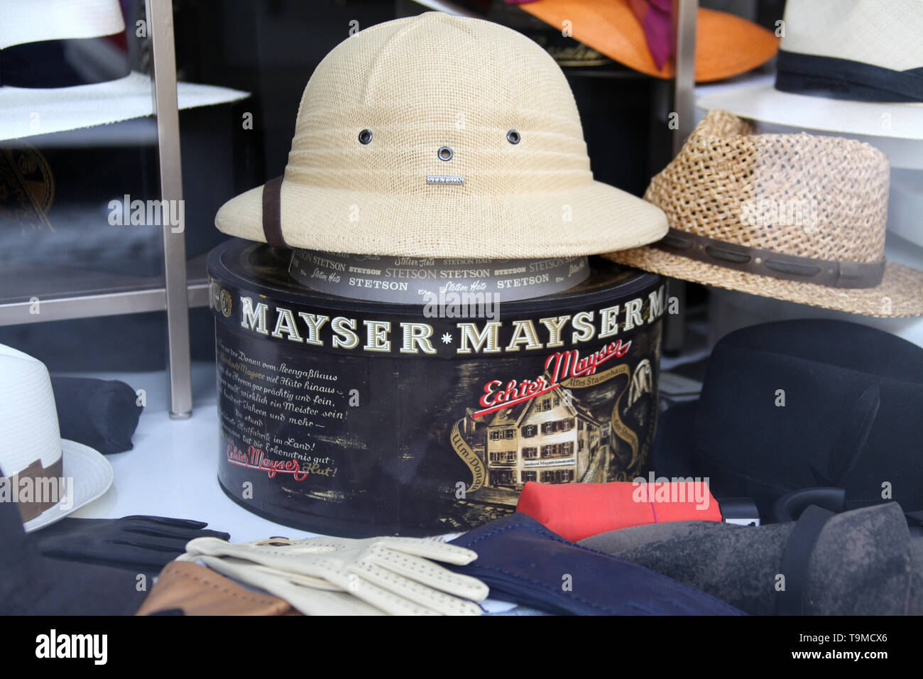 Hat shop window à Prague Banque D'Images