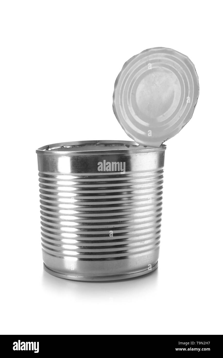 Boîte en fer utilisé sur fond blanc. Concept de recyclage Banque D'Images