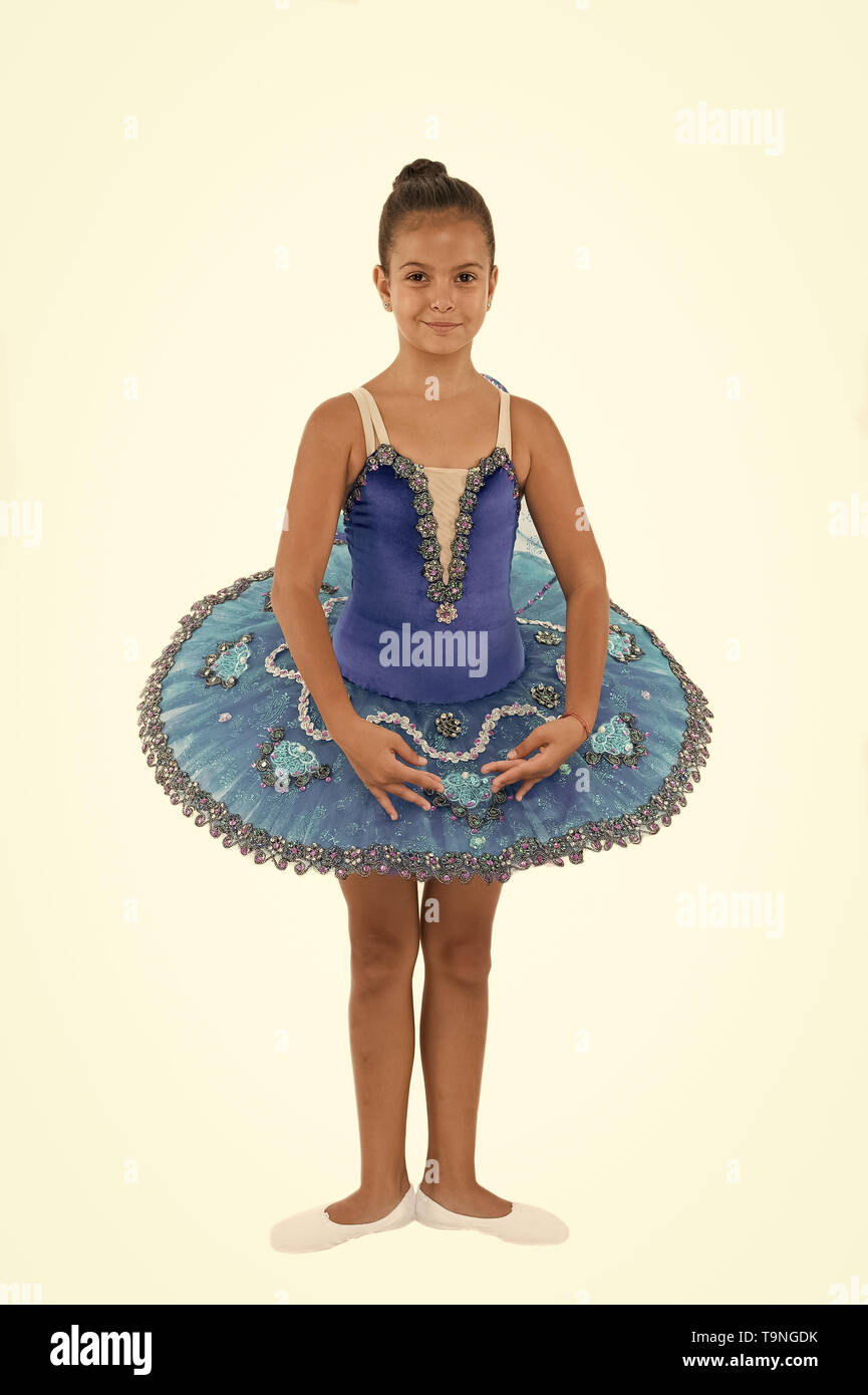 Petite fille en bleu ballerina tutu. Adorable enfant en position de ballet  classique. Petit enfant danse, le développement physique. Petite danse  danseur prendre les Photo Stock - Alamy