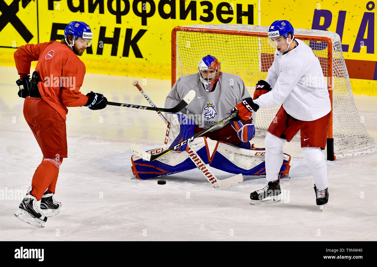 Bratislava, Slovaquie. 20 mai, 2019. L-R l'avant Hynek Zohorna, attaquant Patrik Bartosak et Françoise Massit-Folléa Filip avant suivre une séance de formation de l'équipe nationale tchèque avant le match de demain contre la Suisse à l'IIHF 2019 Championnat du monde à Bratislava, Slovaquie, le 20 mai 2019. Photo : CTK Vit Simanek/Photo/Alamy Live News Banque D'Images