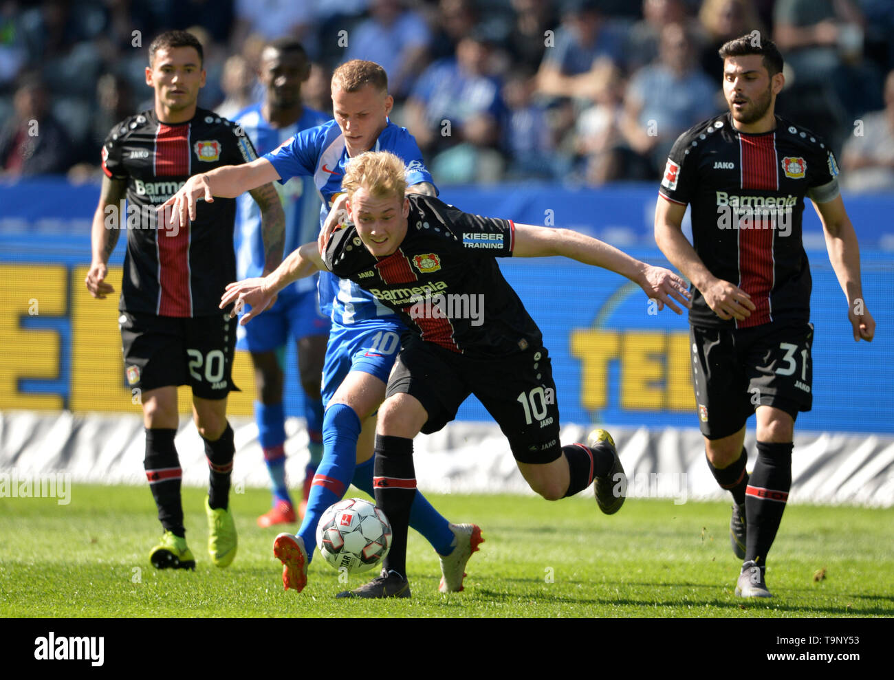 De gauche à droite : Charles ARANGUIZ (LEV), Ondrej DUDA (B), Julian BRANDT (LEV), Kevin VOLLAND (LEV), les duels, Action, Match de football, scène 1. Bundesliga, 34e journée, Hertha BSC Berlin (B) - Bayer 04 Leverkusen (LEV) 1 : 5, le 18.05.2019 à Berlin/Allemagne. ¬ | conditions dans le monde entier Banque D'Images