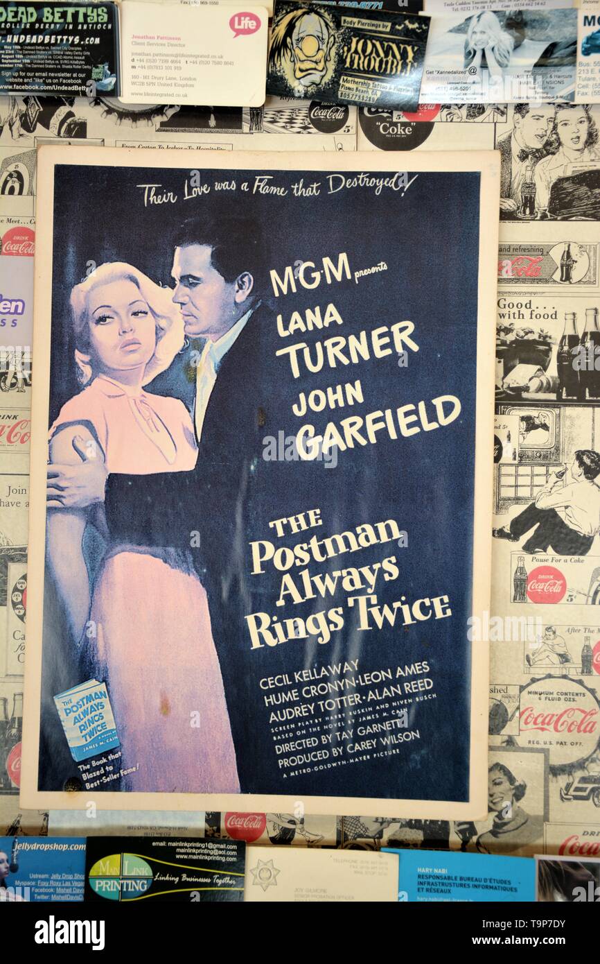 Ancienne affiche de film 1946 Le Facteur sonne toujours deux fois avec Lana Turner, John Garfield Hume Cronyn maintenant à la télévision grand écran de fin de nuit a frappé Banque D'Images