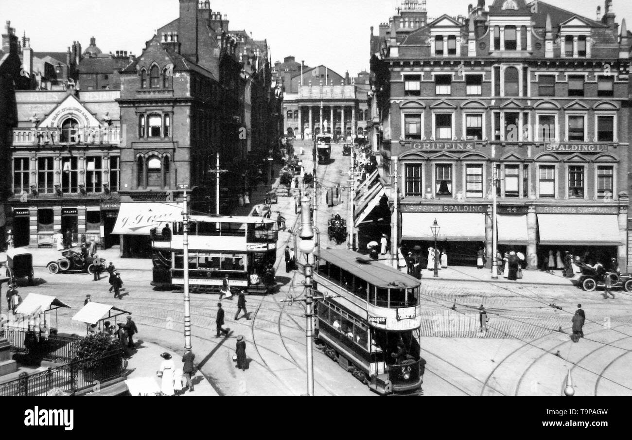 Les Trams dans Market Street et longue rangée, Nottingham Banque D'Images