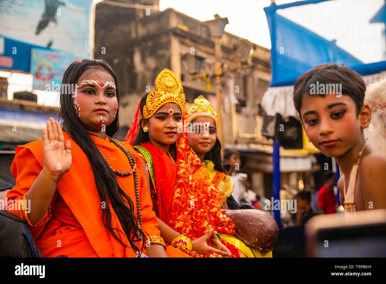 La fin de l'année,bengali,temple Kalighat,procession de ,la Divine ,figurines, historiques,entités maring,adoption,d'un an,Kolkata, Inde. Banque D'Images