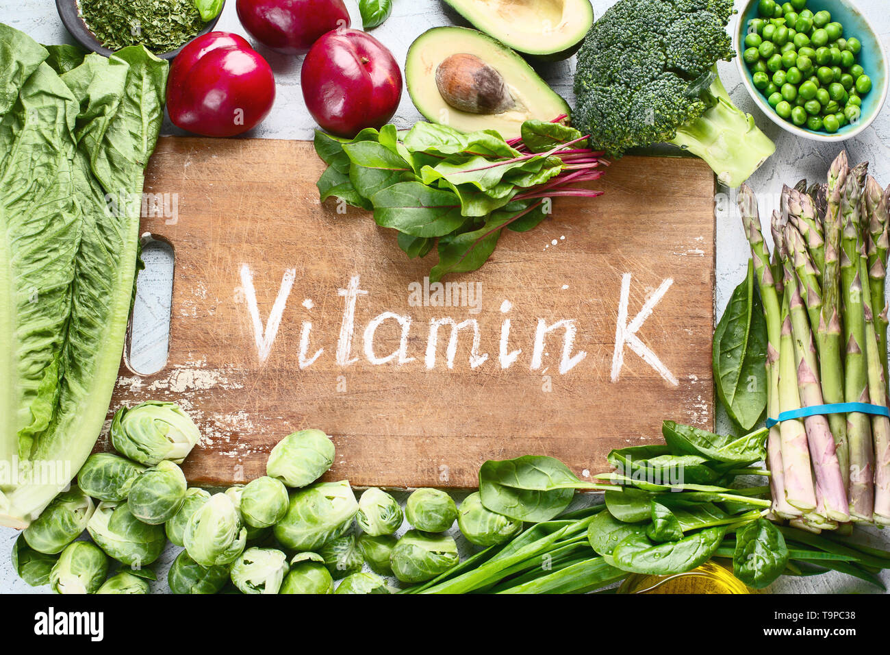 Les aliments riches en vitamine K. vue supérieure Banque D'Images
