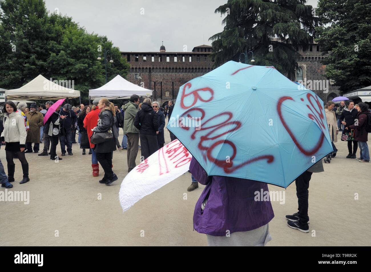 Milan, 18 mai 2019, manifestation de protestation par des groupes et organisations démocratiques contre un rassemblement électoral des souverainist et fasciste des partis européens avec la présence de Matteo Salvini, Marine Le Pen et d'autres dirigeants politiques d'extrême droite Banque D'Images