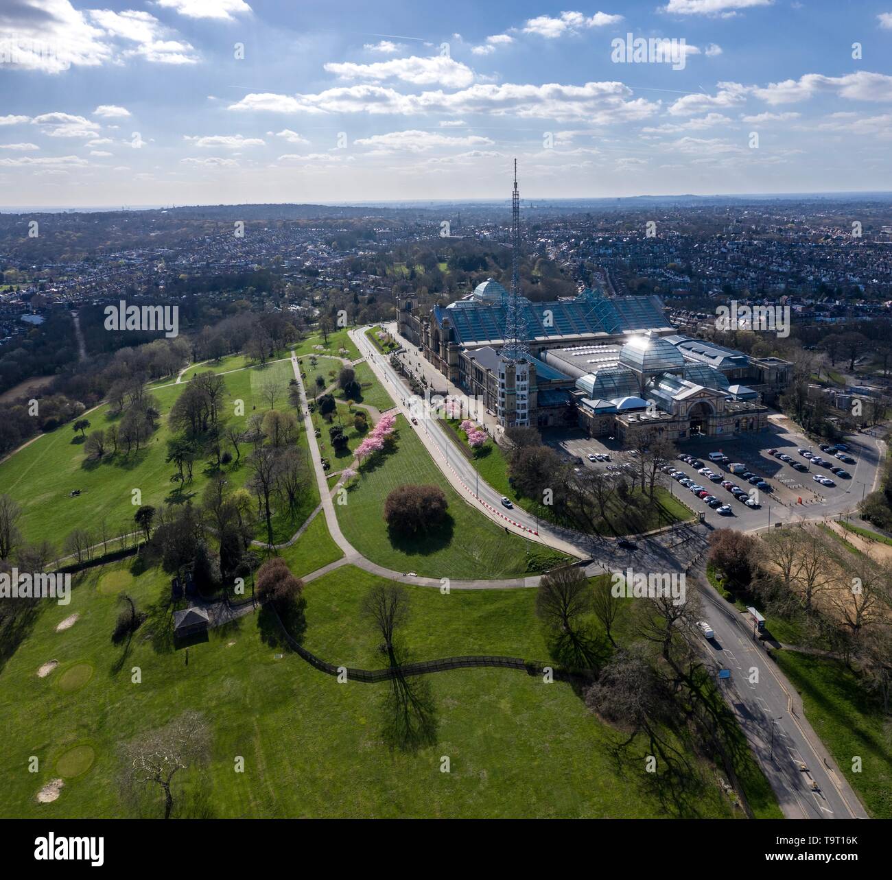 Alexandra Palace, lieu emblématique du nord de Londres, UK Photographie aérienne Banque D'Images