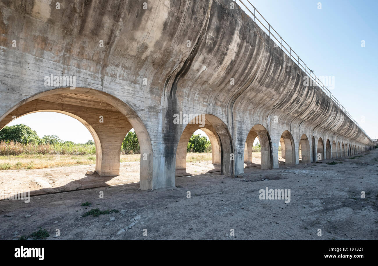 Structure en pierre, l'aqueduc ou type canal d'eau Banque D'Images