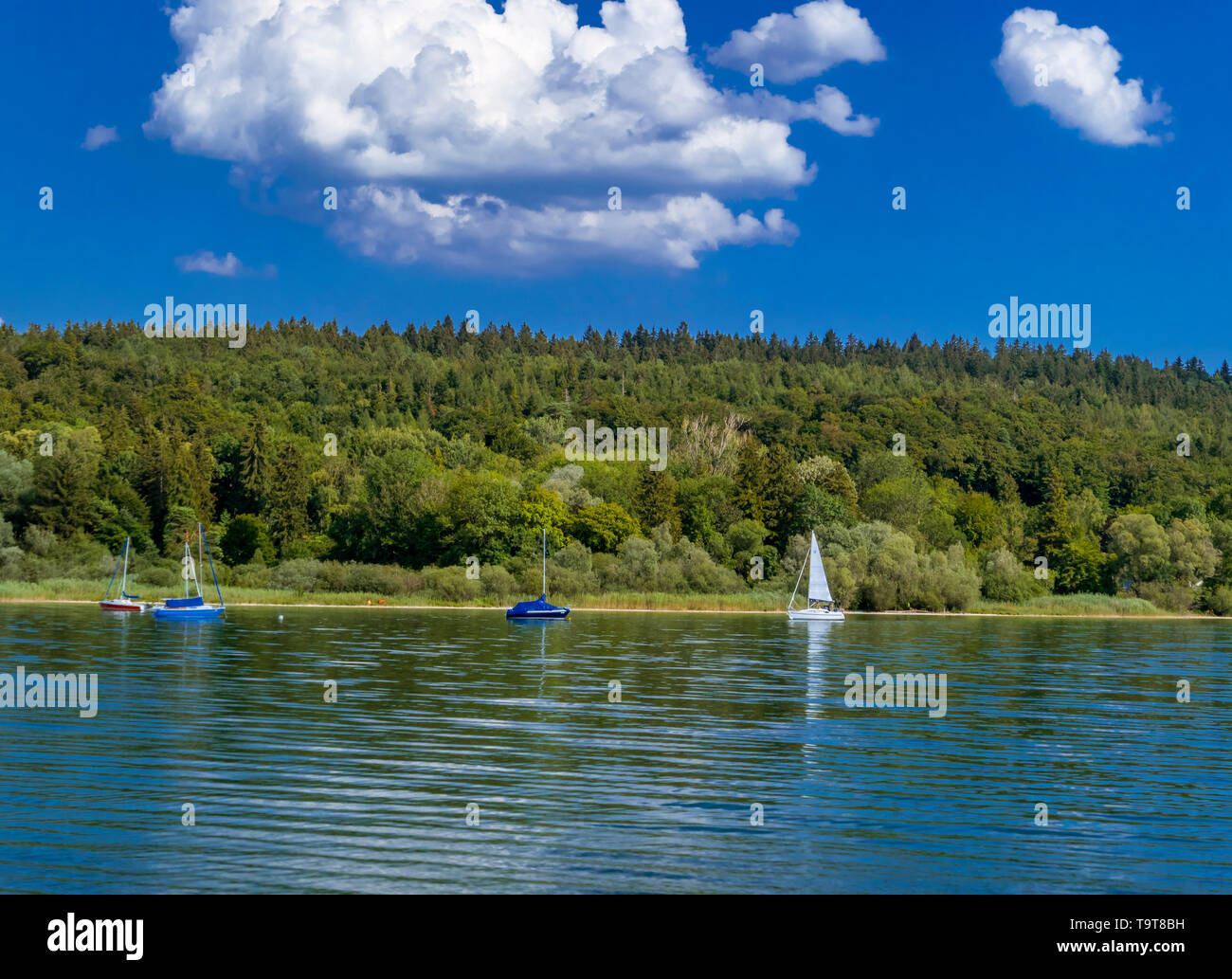 L'humeur des nuages sur un jour d'été à l'Ammersee, bavarois, l'Allemagne, l'Europe, un Wolkenstimmung einem Sommertag am Ammersee, Bayern, Deutschland, Europa Banque D'Images