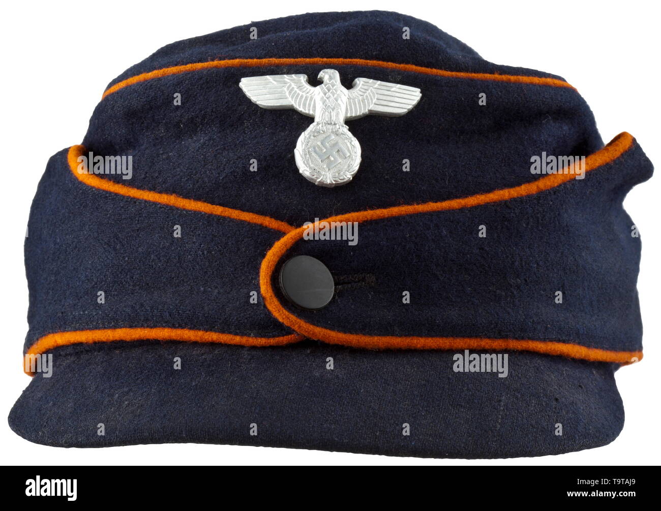 Un Bergmütze 'cap' pour les membres du service postal Reich laine bleu foncé avec passepoil de couleur orange, aluminium eagle, bleu clair avec revêtement intérieur timbre taille ('55') et du bandeau de cuir brun matériau de remplacement., historique, historique, de l'état-état contrôlé, géré par l'Etat, organisations, l'organisation, l'organisation, objet, objets, alambics, clipping, coupures, cut out, cut-out, cut-outs, ustensile, pièce de l'équipement, les ustensiles, 20e siècle, Additional-Rights Clearance-Info-Not-Available- Banque D'Images