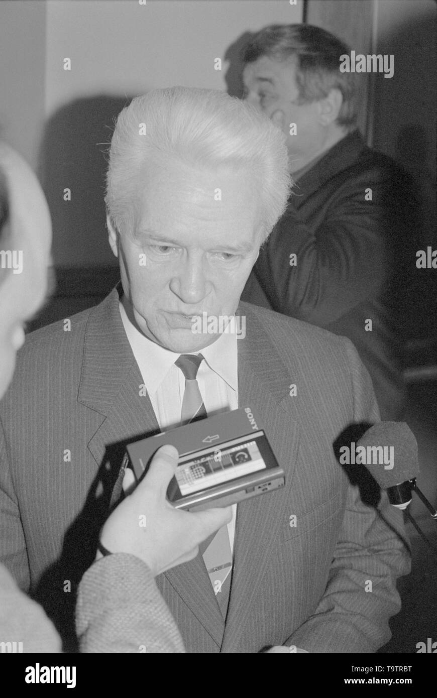 Moscou, Russie - Juillet 07, 1991 : Président du Conseil des ministres, Gouvernement de la RSFSR Ivan Stepanovitch Silayev parle à correspondant à 3d Congrès extraordinaire des députés du peuple de la RSFSR russe. Banque D'Images