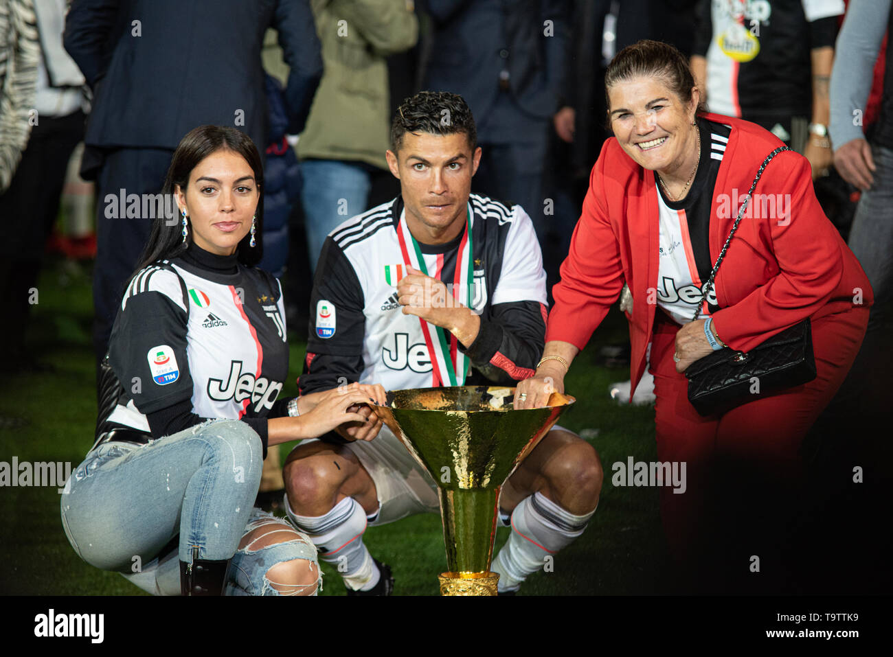 Cristiano Ronaldo Georgina Rodriguez et Maria Dolores dos Santos Aveiro celebre la victoire du championnat au cours de la Serie A match de football. Juventus vs Atalanta. Score final a ete 1 1
