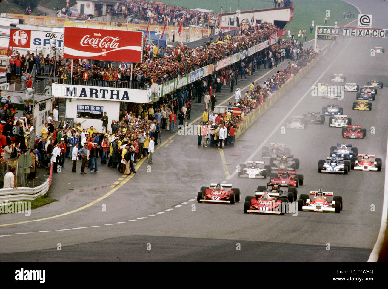 La formule 1, Grand Prix 1977, Oesterreichring Oesterreich, 14.08.1977 Start Niki Lauda, Ferrari 312T2 Carlos Reutemann, Ferrari 312T2 James Hunt, McLaren-Ford M26 Mario Andretti, Lotus-Ford 78 Hans-Joachim Stuck, Brabham-Alfa Romeo BT45B Patrick Tambay, Ensign-Ford N177 Jody Scheckter, Wolf-Ford WR1 www.hoch-zwei.net, Auteur : HOCH DEUX/Ronco | utilisée dans le monde entier Banque D'Images