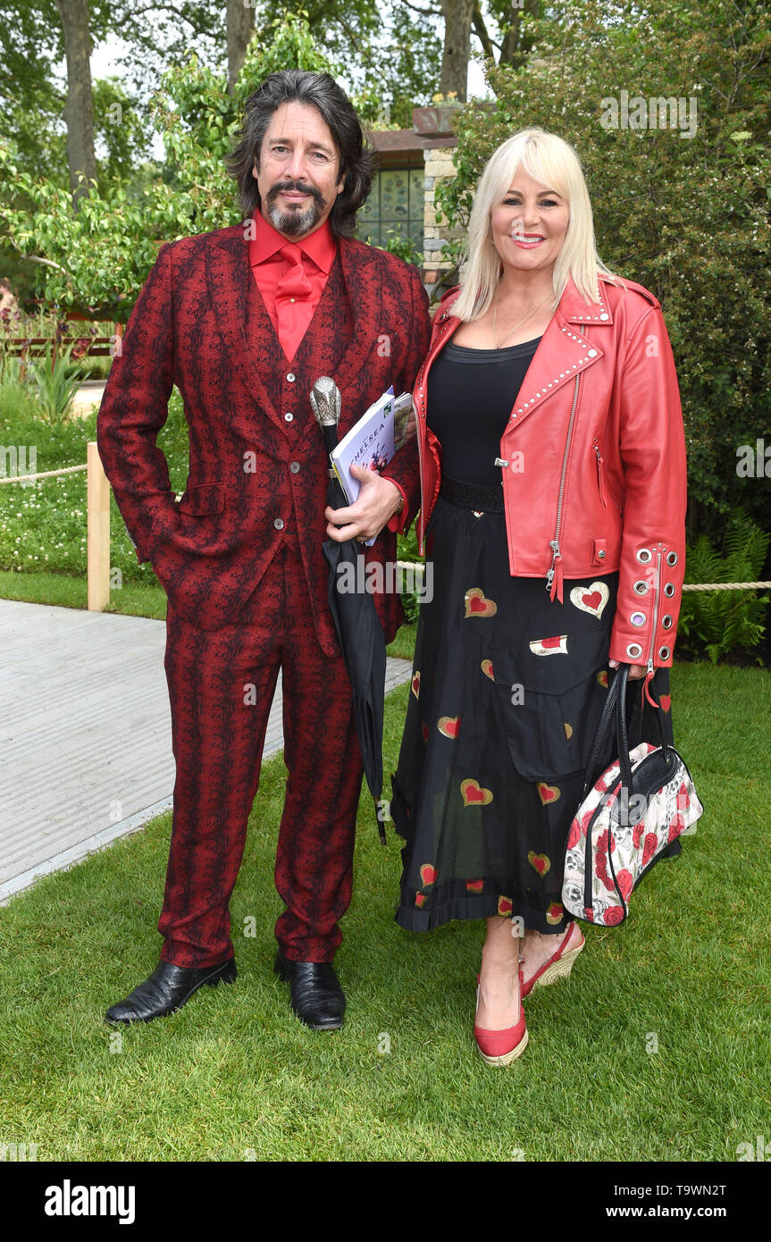 La photo doit être crédité ©Presse Alpha 079965 20/05/2019 Laurence Llewelyn-Bowen et Jackie à la RHS Chelsea Flower Show 2019 s'est tenue au Royal Hospital Chelsea à Londres Banque D'Images