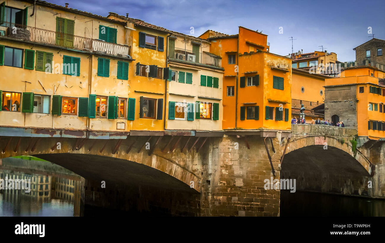 Le Ponte Vecchio Sur l'Arno à Florence, Italie Banque D'Images