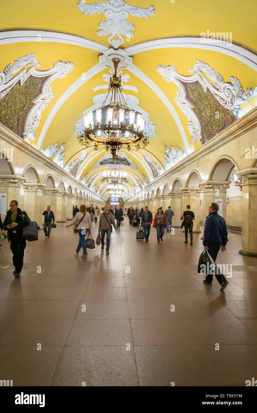 Moscou, Russie - Avril 2019 : la station de métro Komsomolskaya à Moscou, Russie. Le métro de Moscou est un système de transit rapide desservant Moscou, Russie Banque D'Images