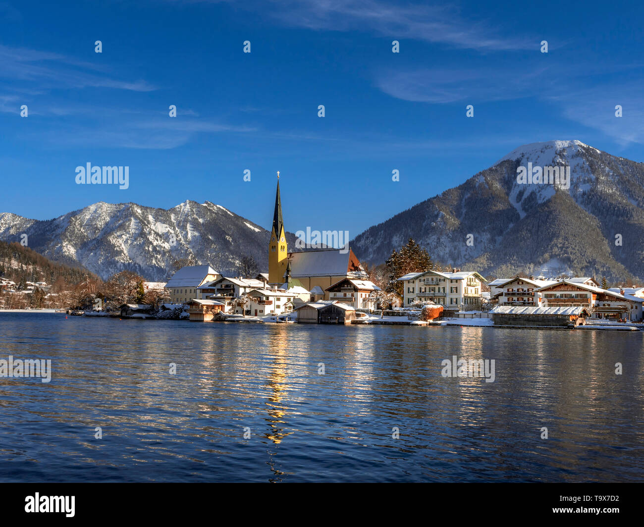 Église paroissiale Saint Laurent à Rottach-Egern Tegernsee dans la en hiver, Tegernsee, Upper Bavaria, Bavaria, Germany, Europe, église paroissiale Saint La Banque D'Images