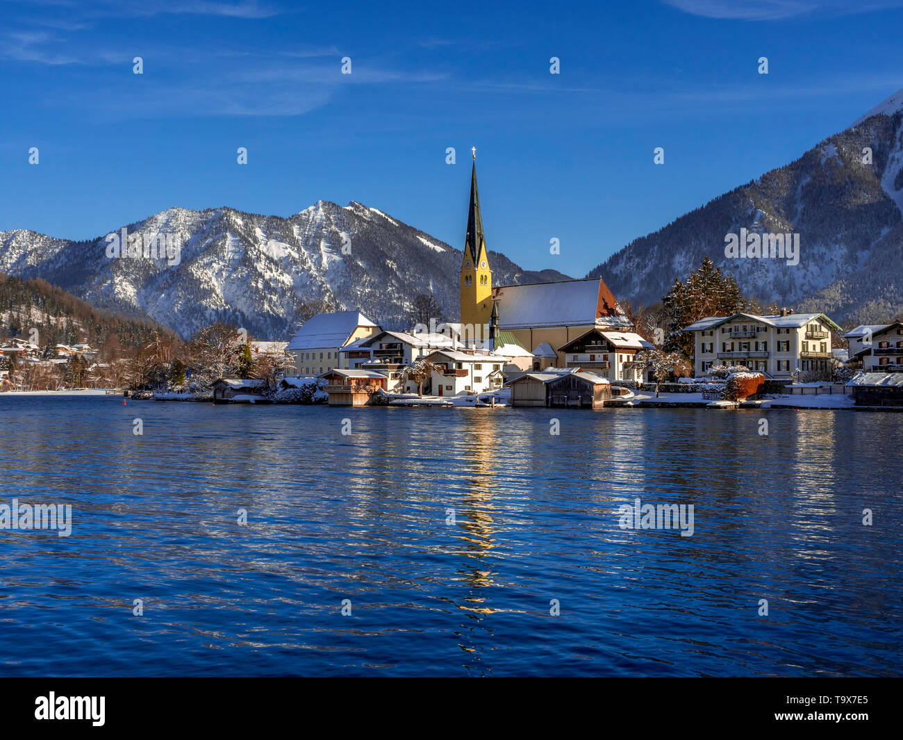 Église paroissiale Saint Laurent à Rottach-Egern Tegernsee dans la en hiver, Tegernsee, Upper Bavaria, Bavaria, Germany, Europe, église paroissiale Saint La Banque D'Images