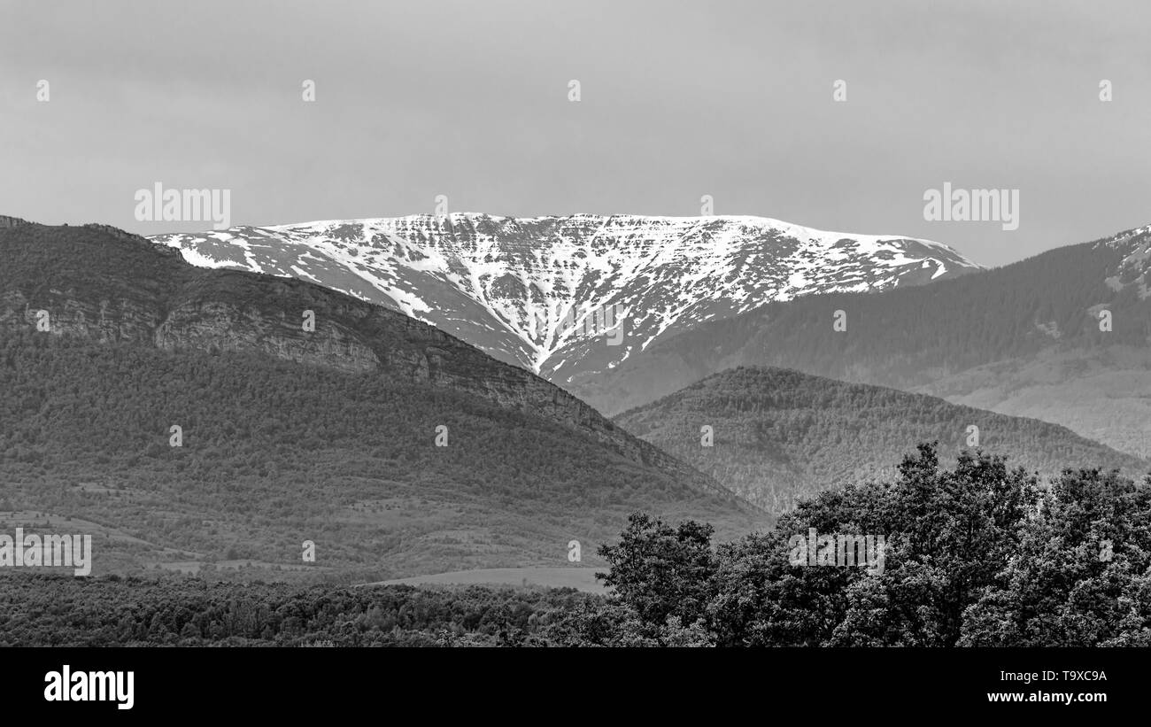 Les montagnes lointaines Banque D'Images